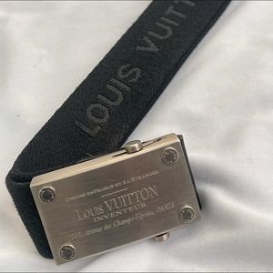 Authentic Louis Vuitton Black and silver buckle vintage belts


Sold